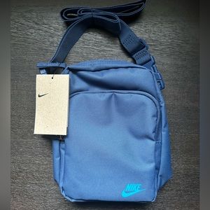 NIKE Heritage Crossbody Bag (4L) Adjustable Color: Blue new with Tags
